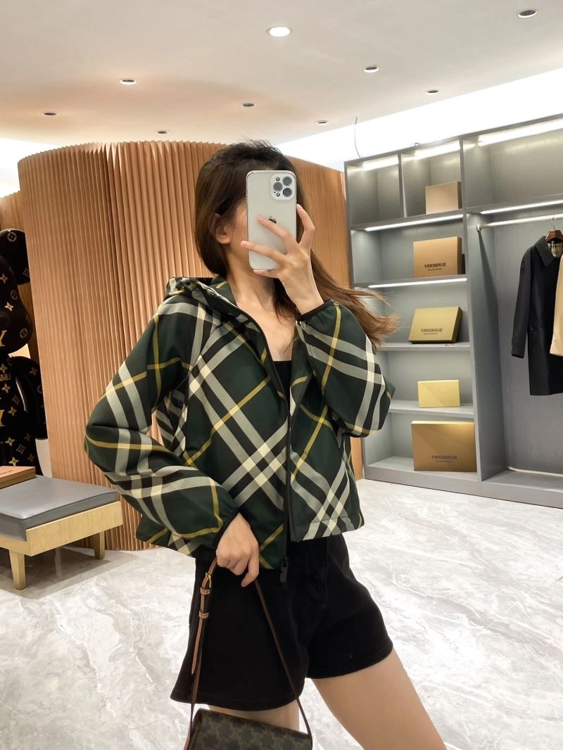Burberry Outwear Effortless 104209