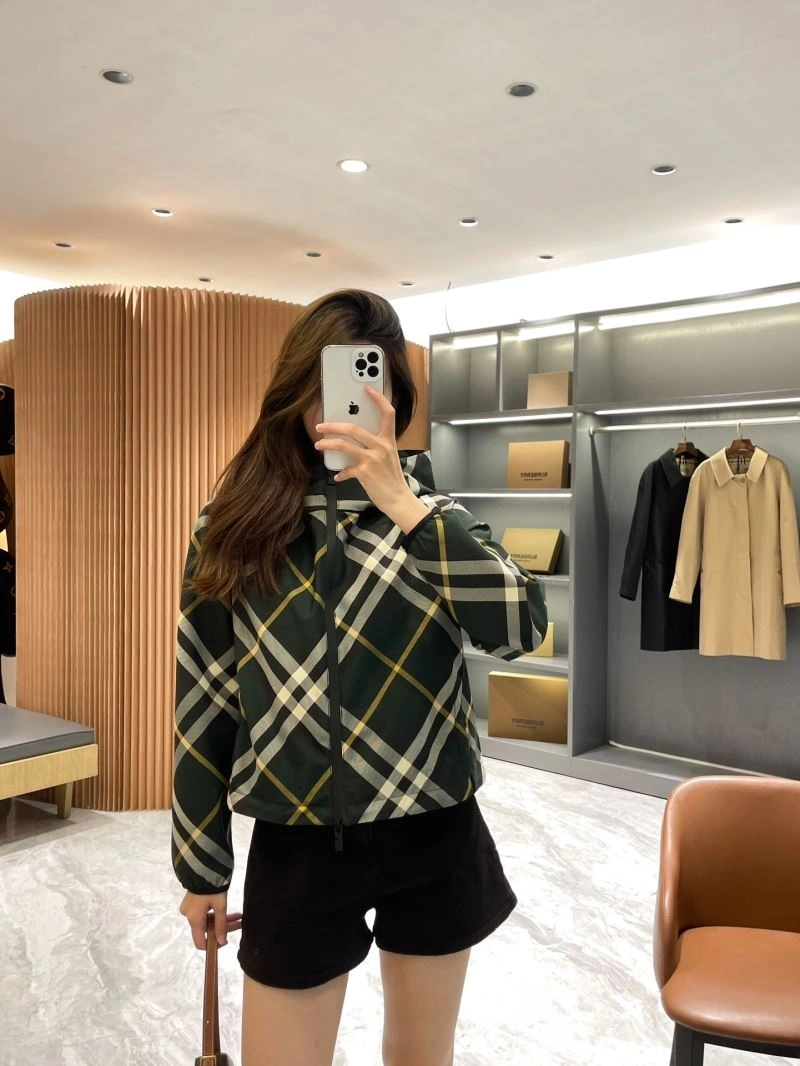 Burberry Outwear Effortless 104209