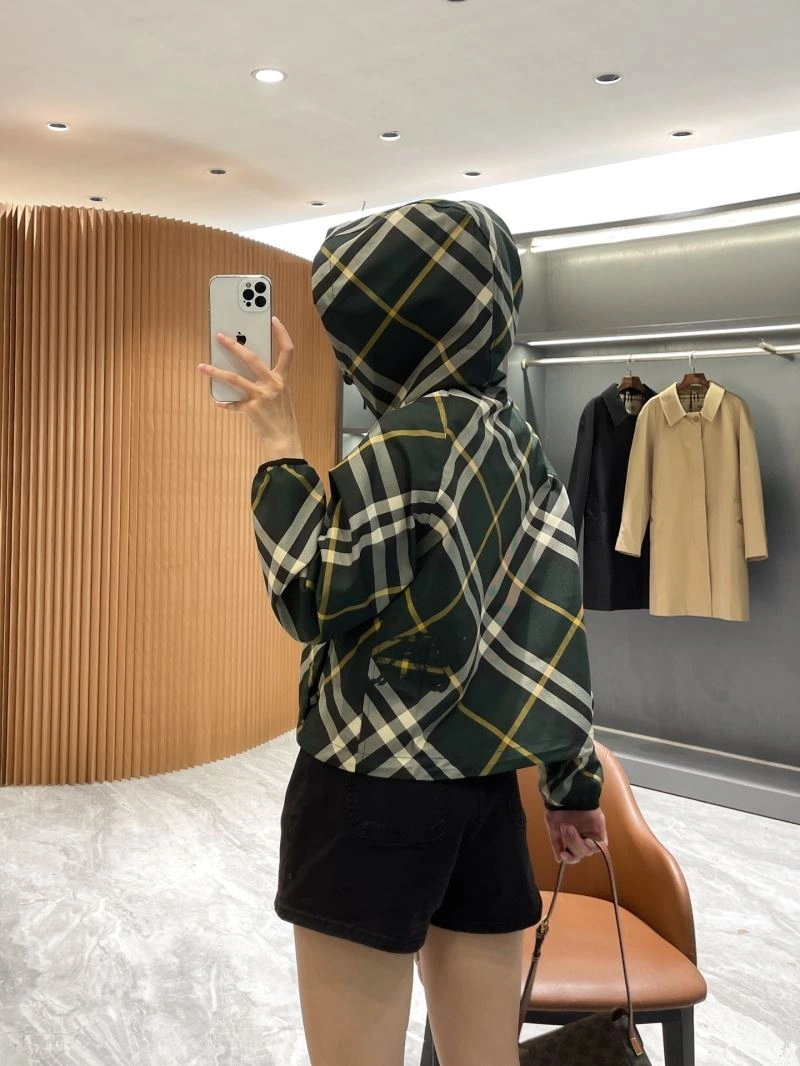 Burberry Outwear Effortless 104209