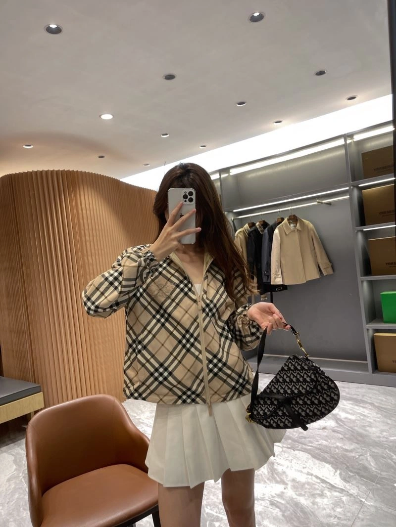 Stylish Burberry Outwear 104219