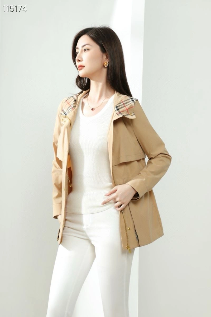 Elegant Burberry Outwear 104214