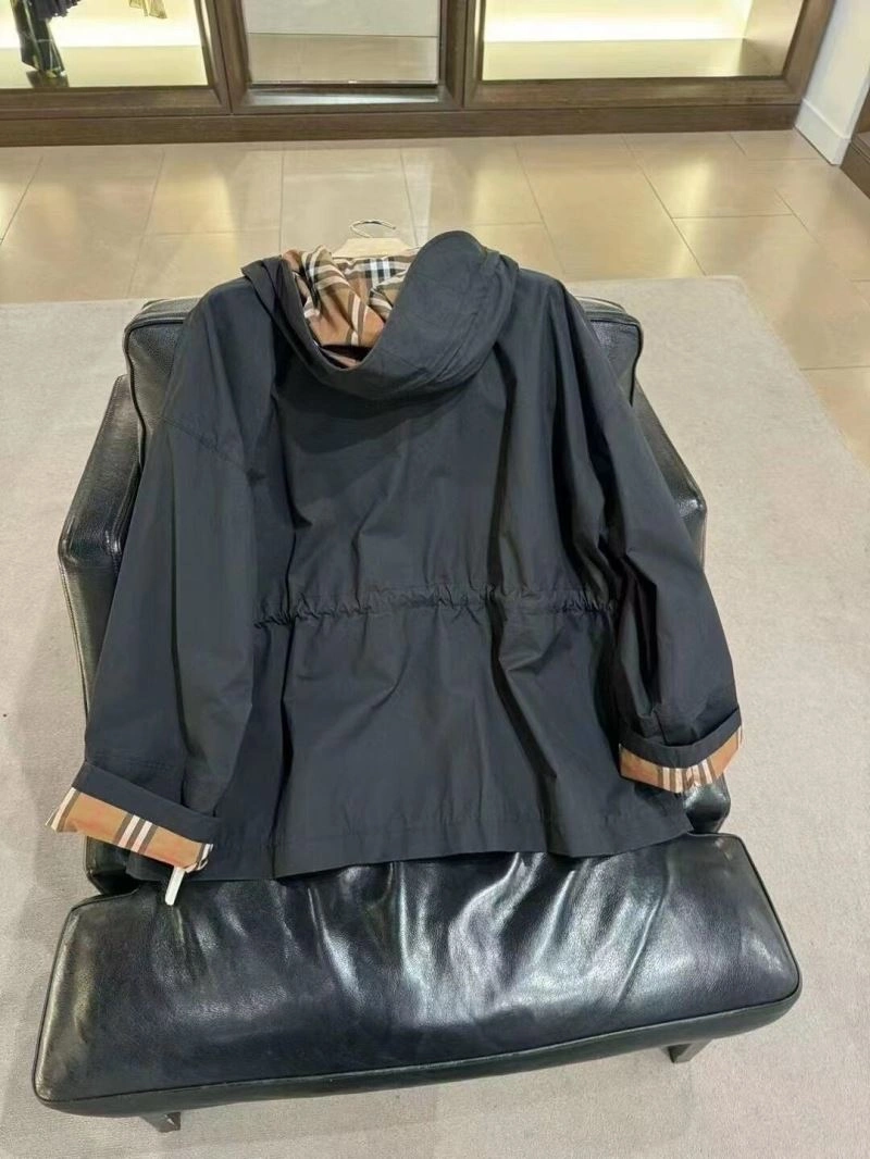 Burberry Outwear Breathable 104199