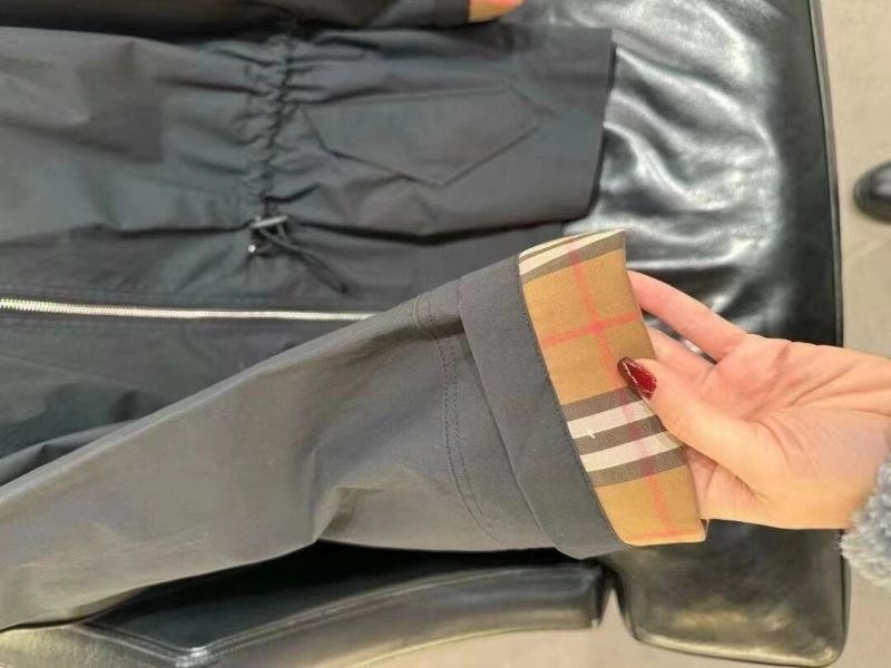 Burberry Outwear Breathable 104199
