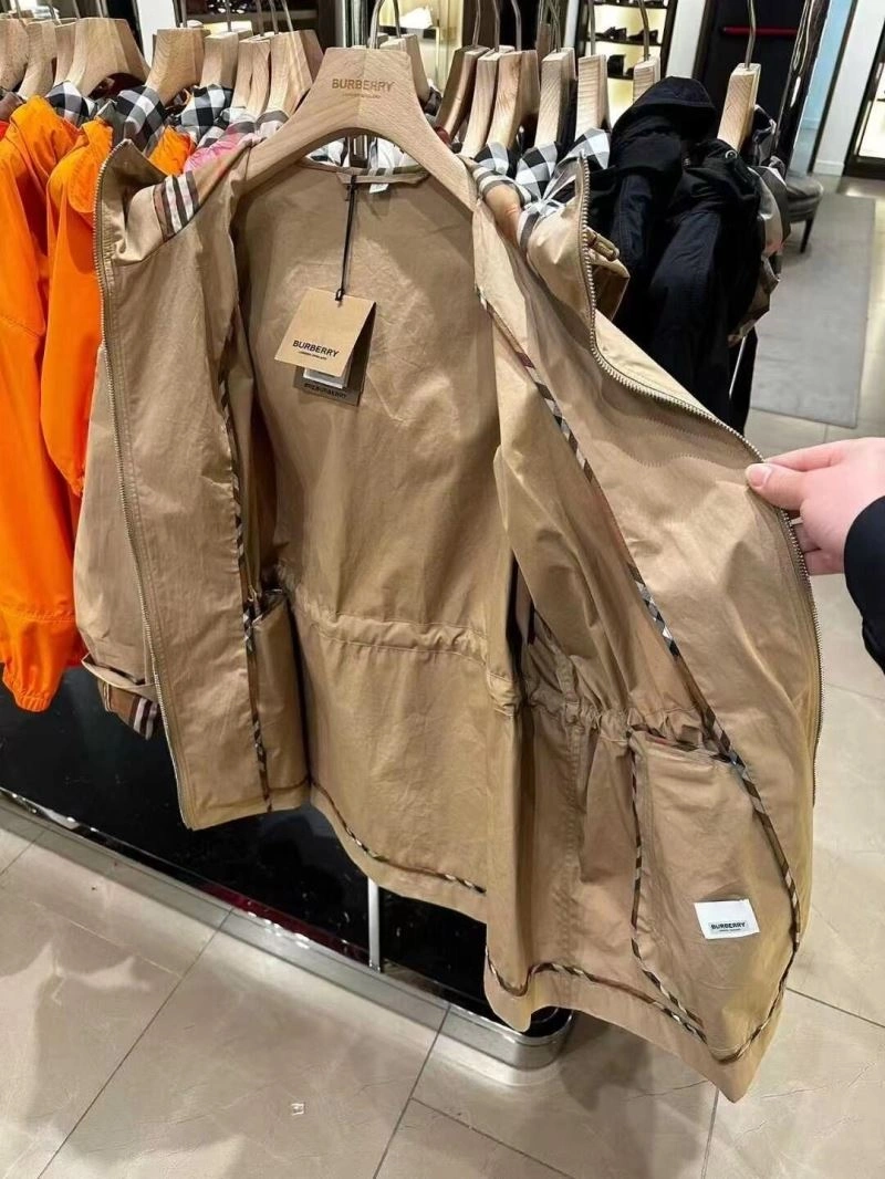 Burberry Outwear Breathable 104199