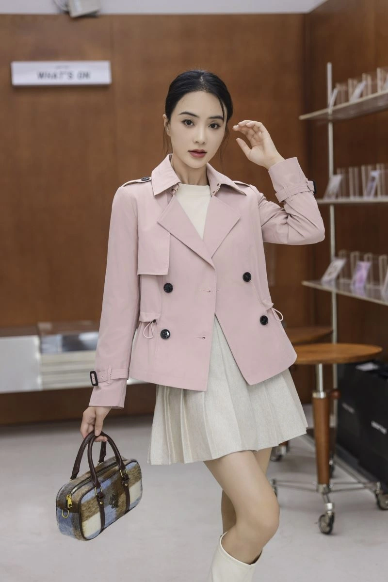 Elegant Burberry Outwear 104226