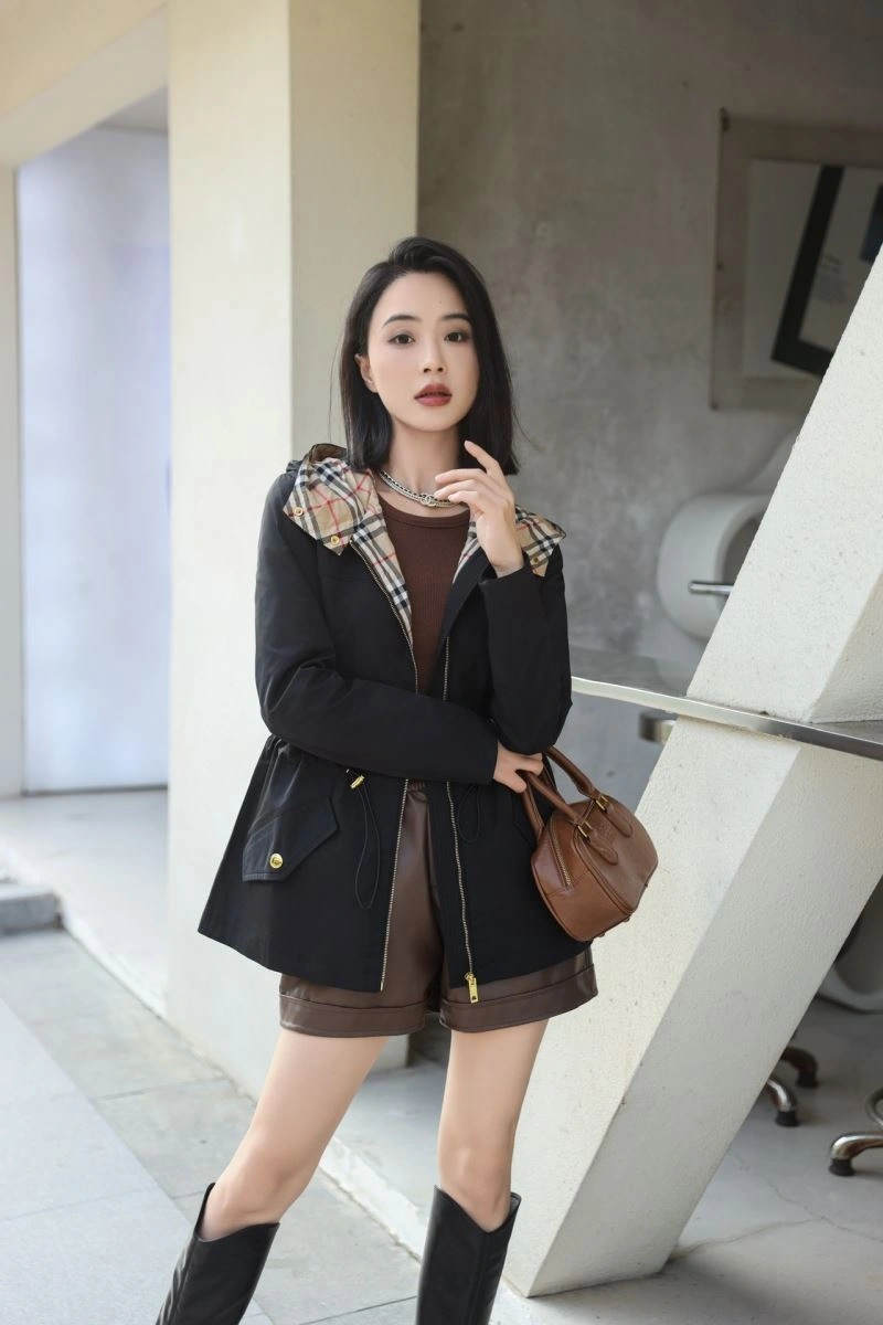 Sporty Burberry Outwear 104174