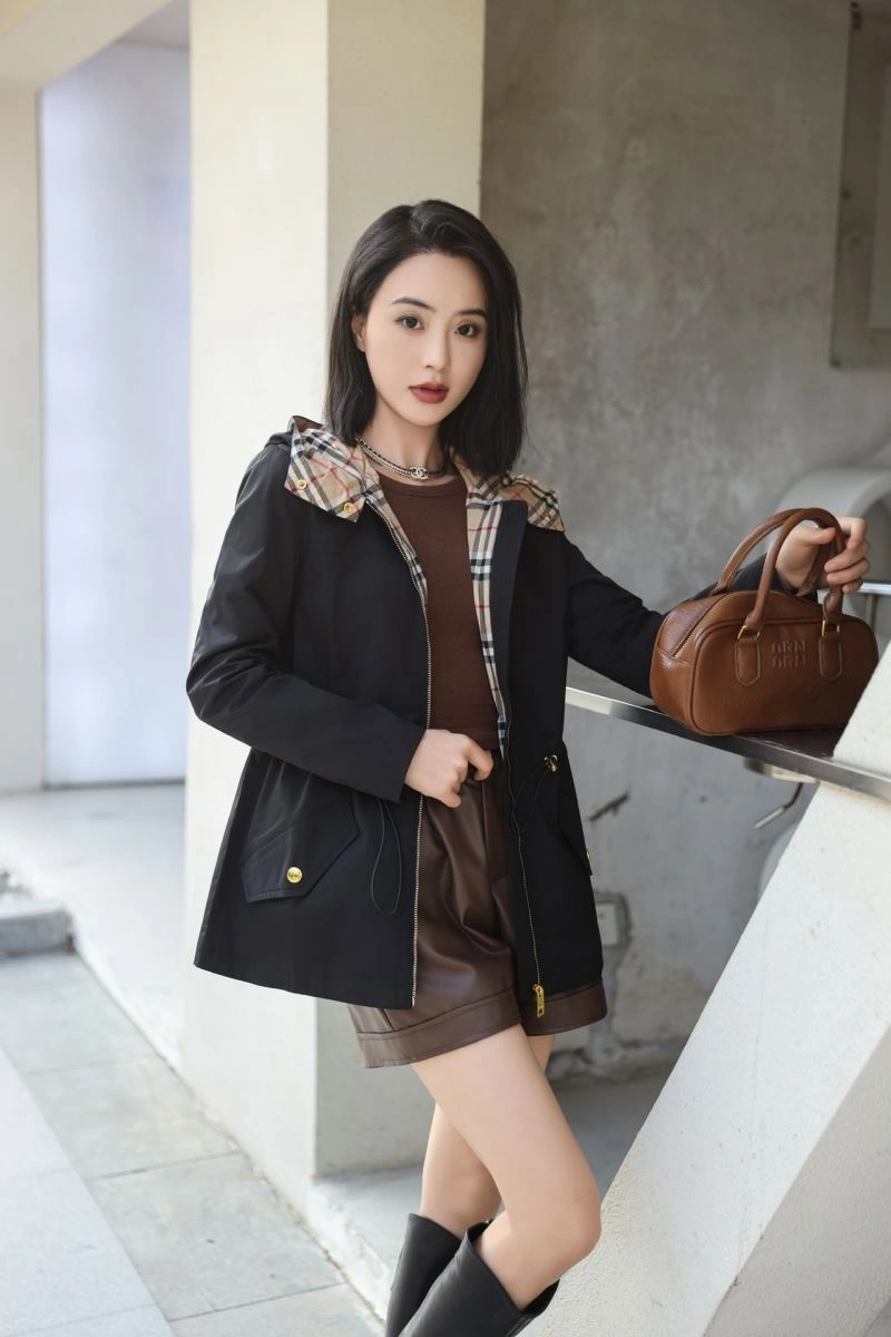 Sporty Burberry Outwear 104174