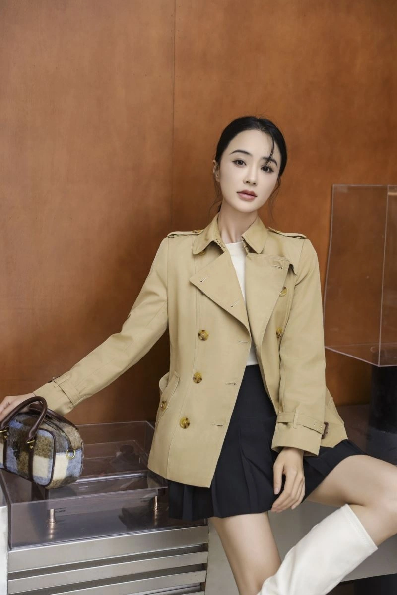 Burberry Outwear Classic 104221