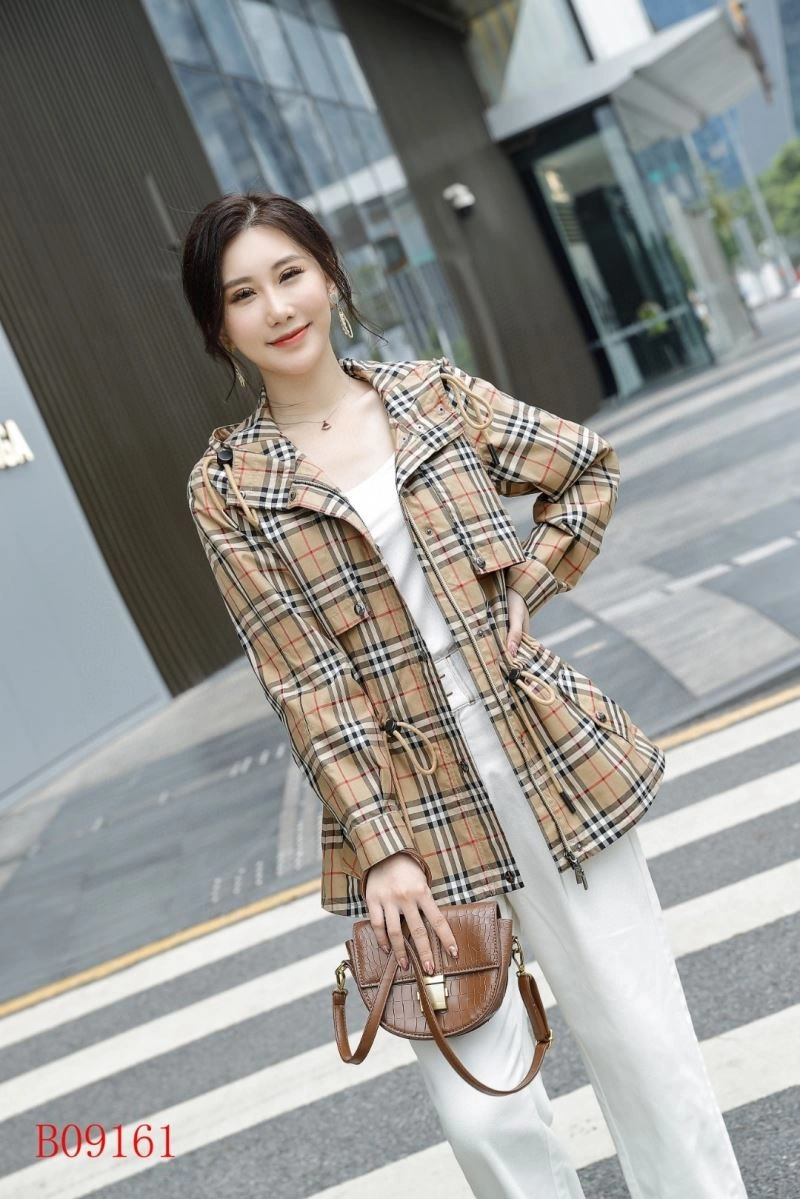 Burberry Outwear Classic 104164