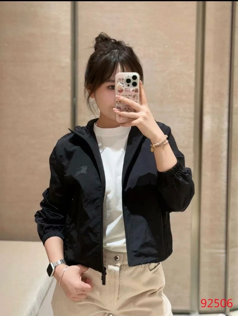 Trendsetting Burberry Outwear 104149