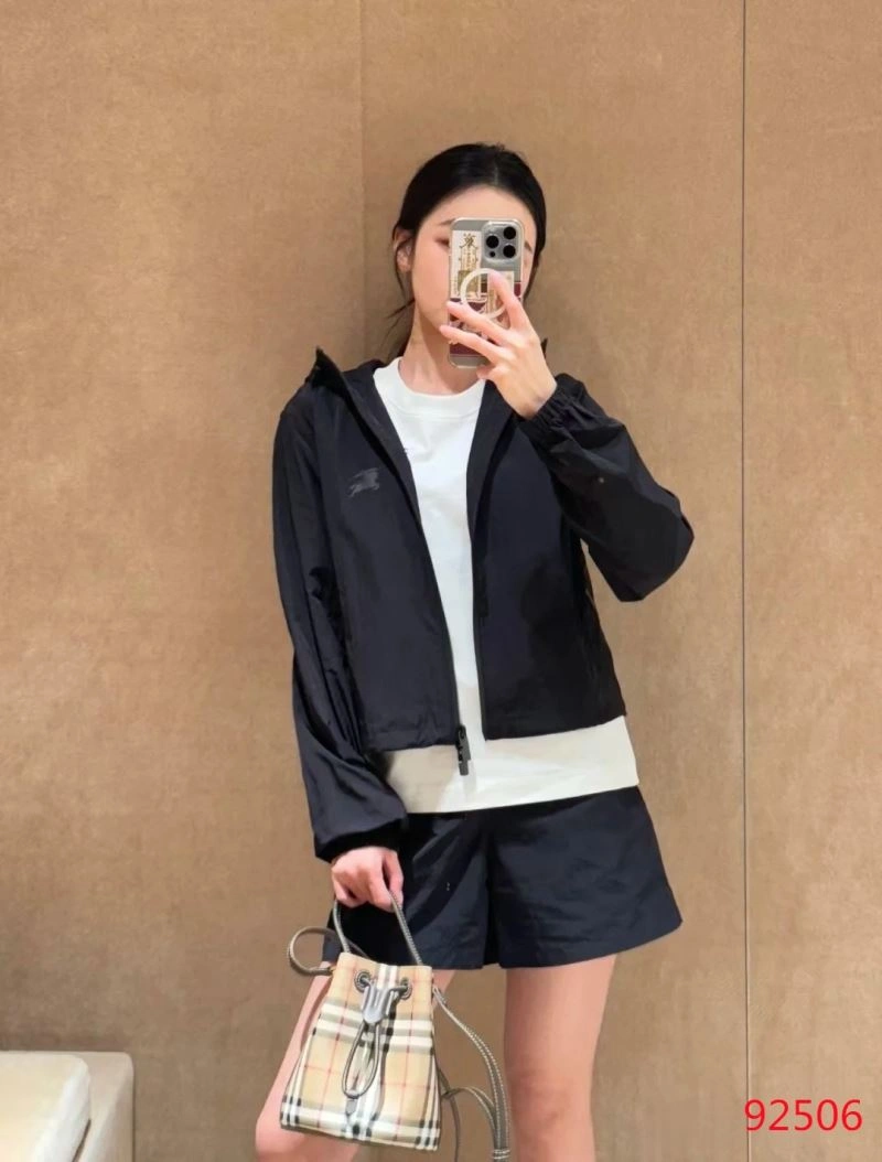 Trendsetting Burberry Outwear 104149