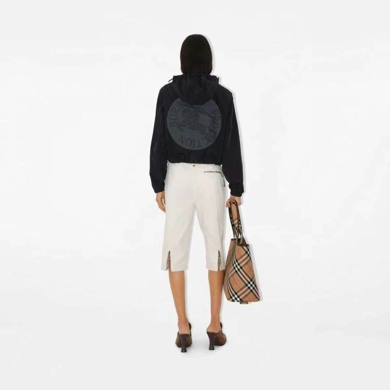 Trendsetting Burberry Outwear 104149