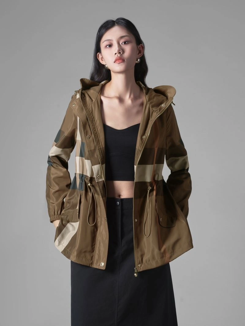 Sporty Burberry Outwear 104095