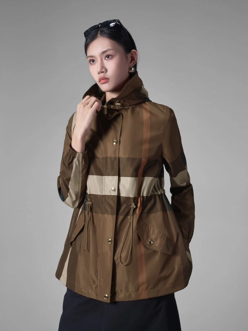 Sporty Burberry Outwear 104095