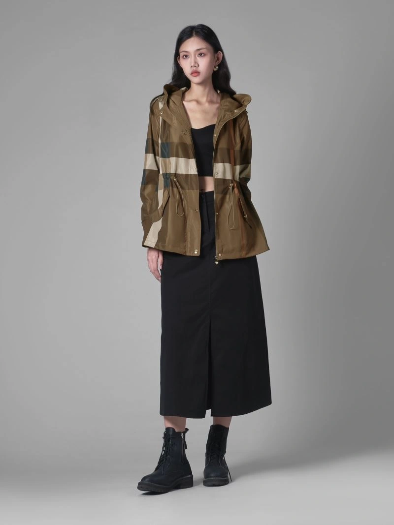 Sporty Burberry Outwear 104095