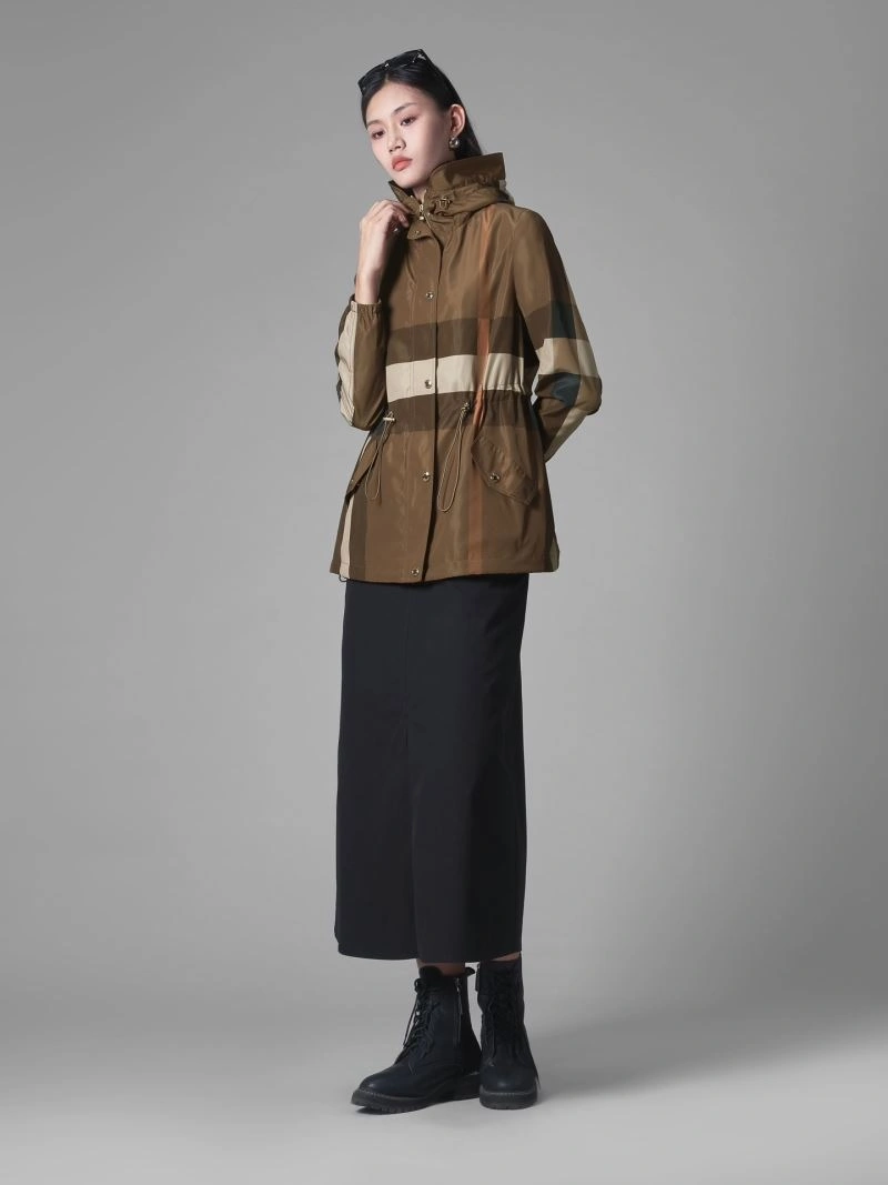 Sporty Burberry Outwear 104095