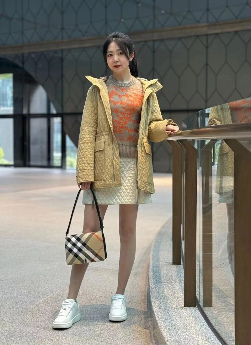 Cozy Burberry Outwear 104117