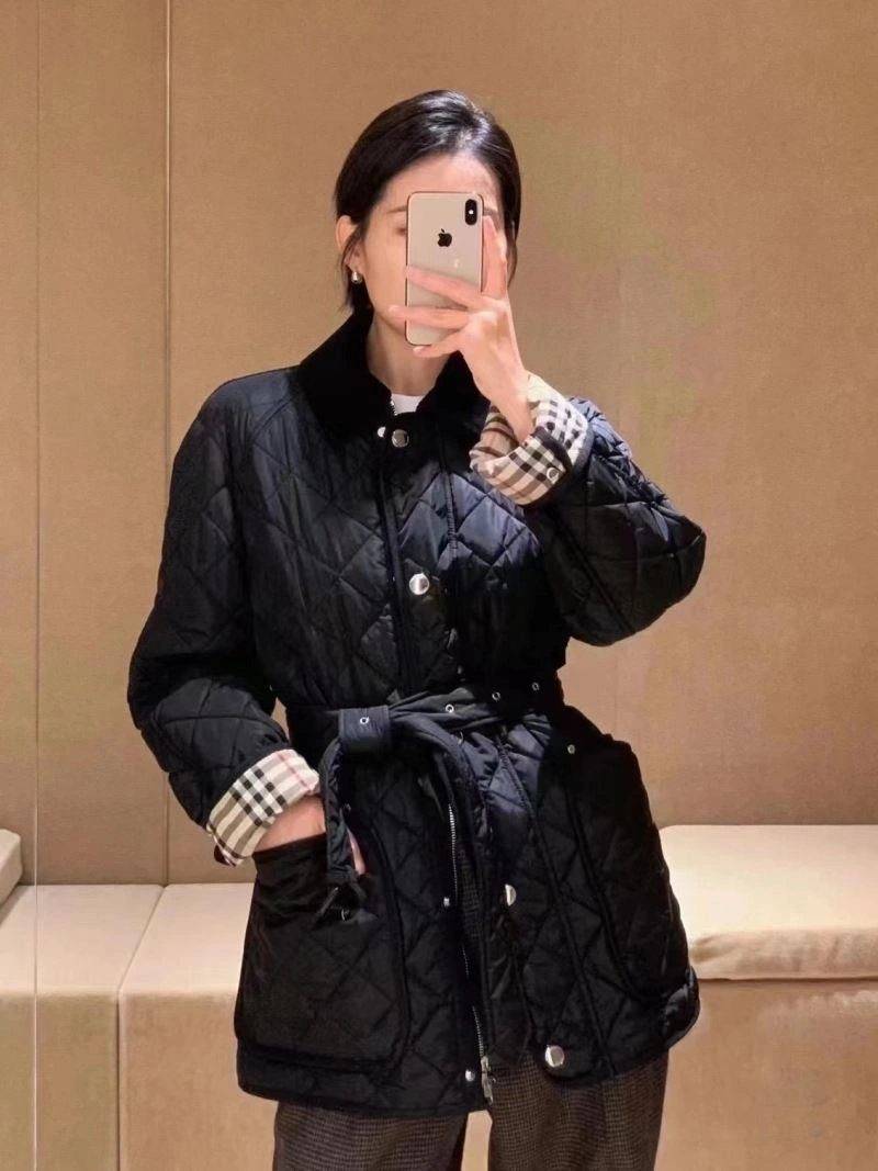 Effortless Burberry Outwear 104070