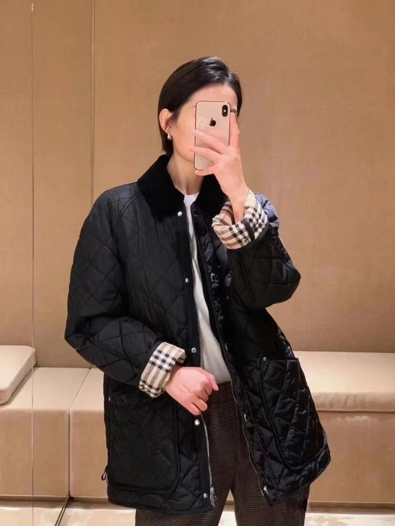 Effortless Burberry Outwear 104070