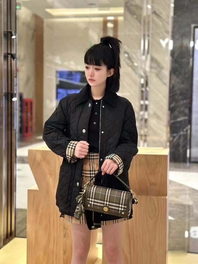 Effortless Burberry Outwear 104070