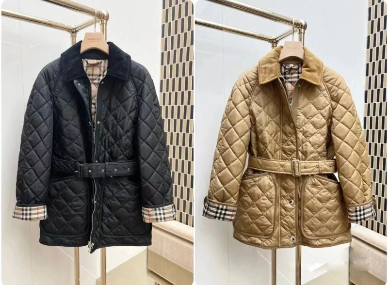 Effortless Burberry Outwear 104070