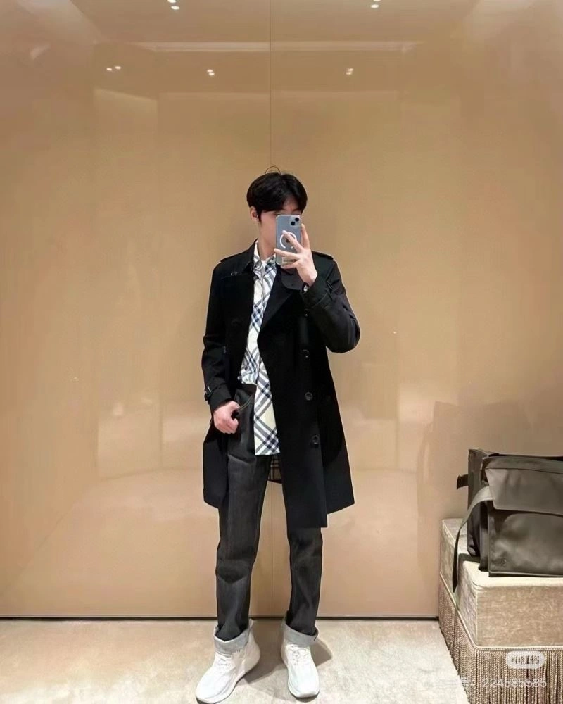 Breathable Burberry Outwear 104059