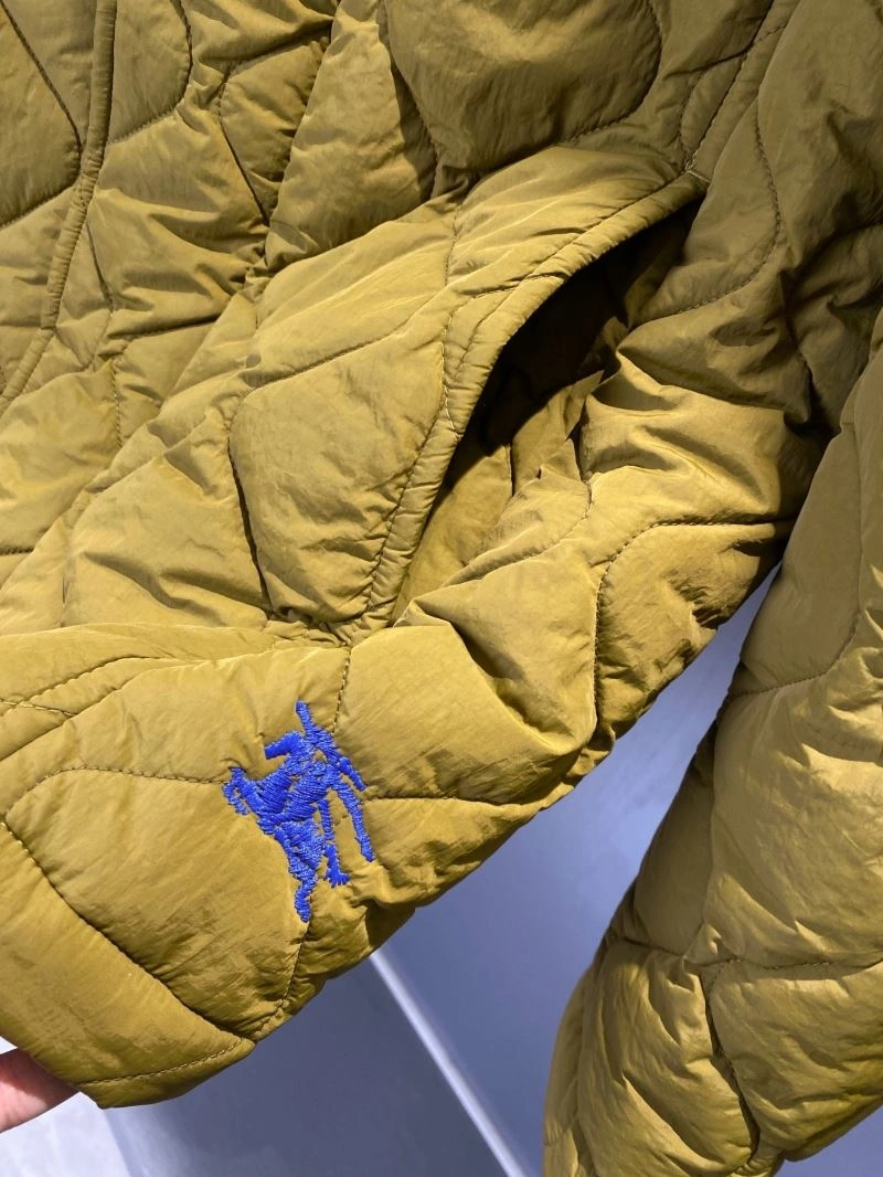 Burberry Outwear ZipUp 104053