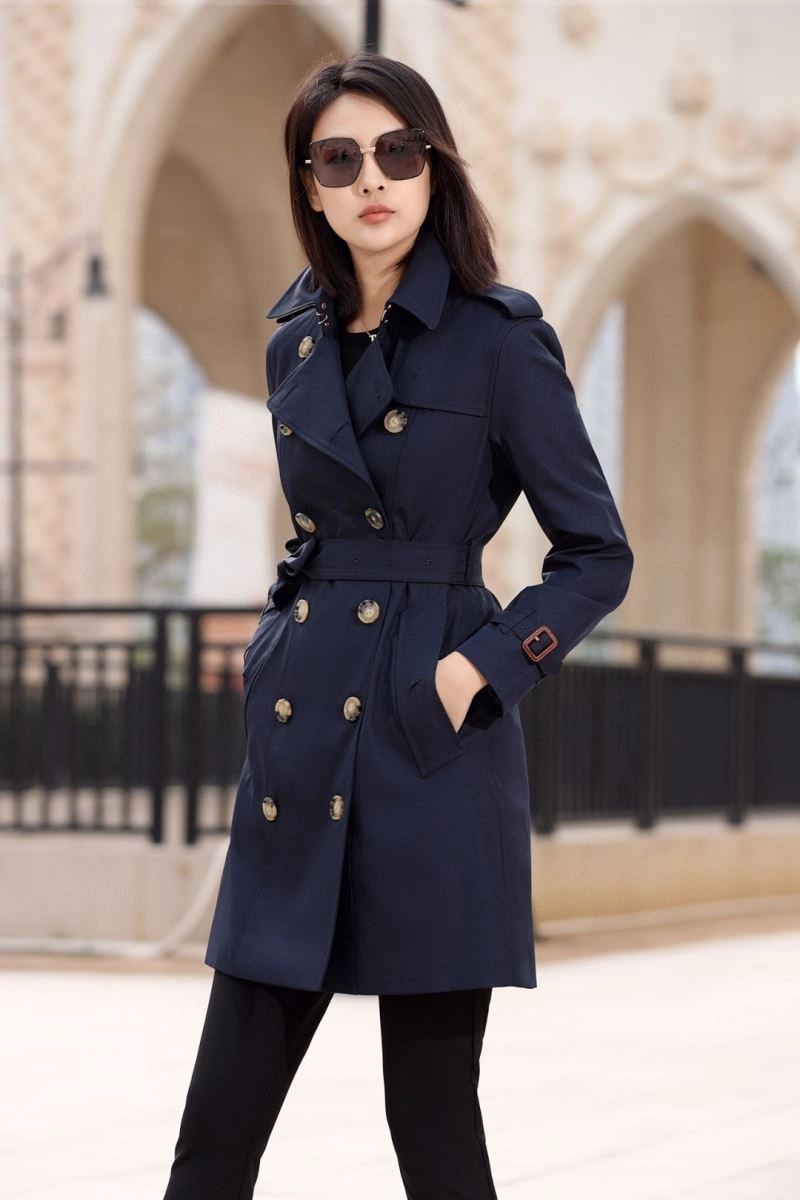 Lightweight Burberry Outwear 104044