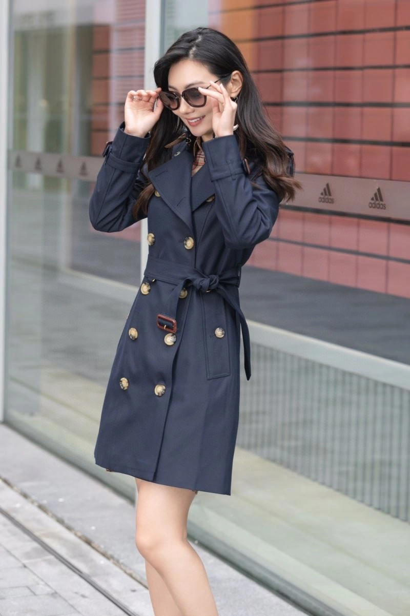 Lightweight Burberry Outwear 104044
