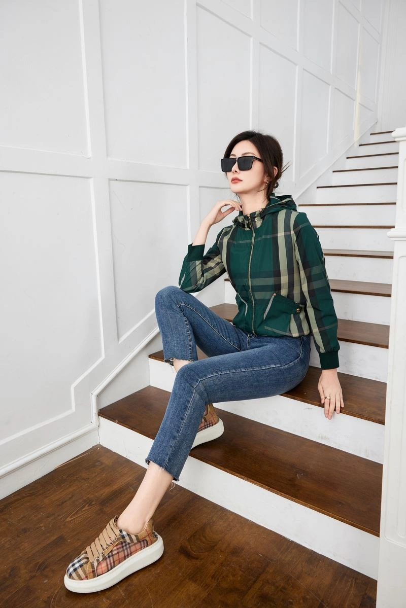 Flexible Burberry Outwear 104078