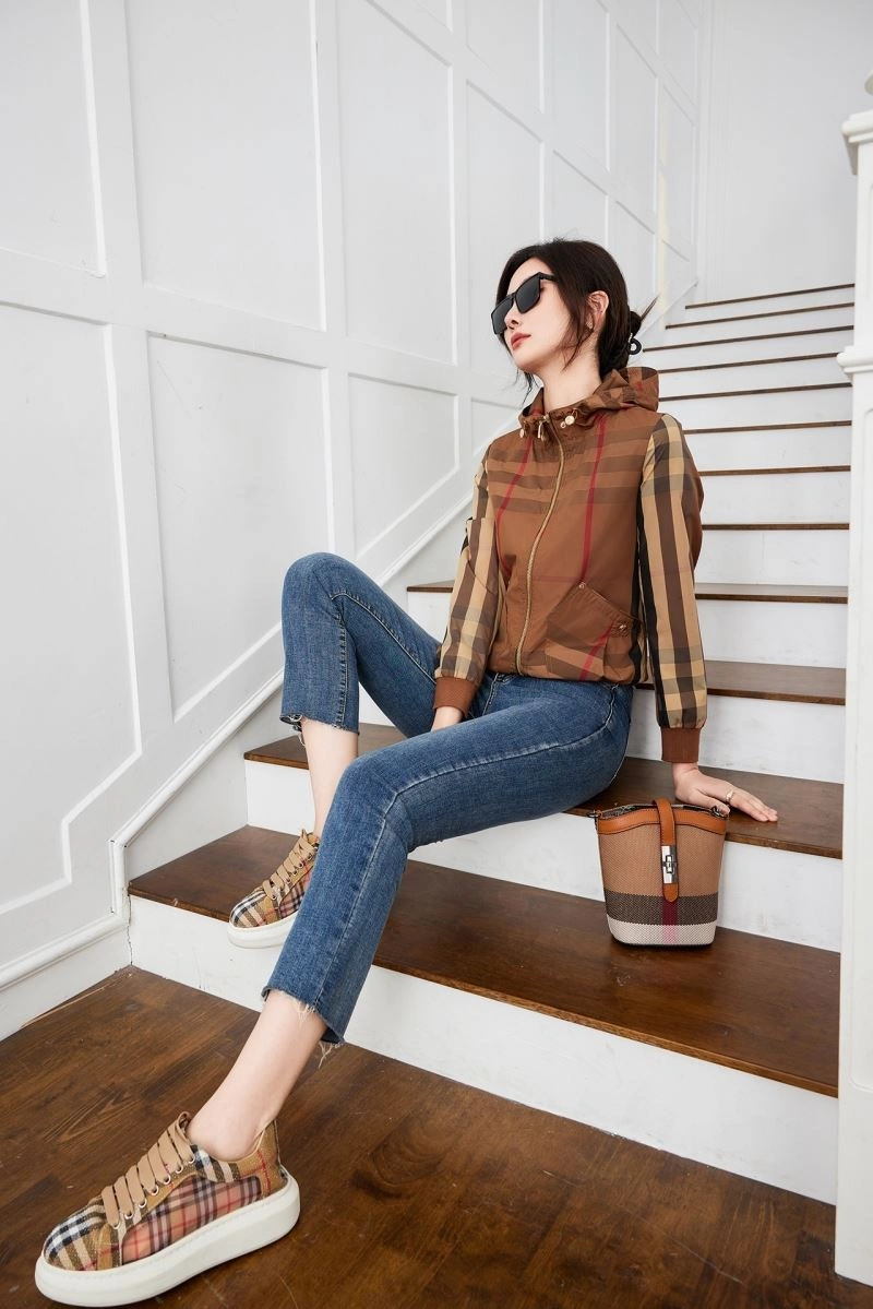 Burberry Outwear Comfortable 104032