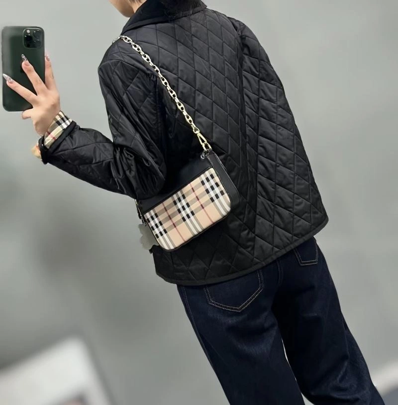 Vibrant Burberry Outwear 104026