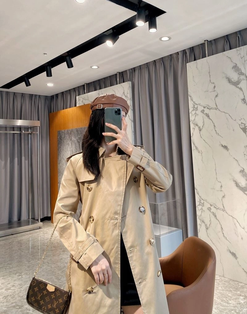 Burberry Outwear Trendsetting 104018