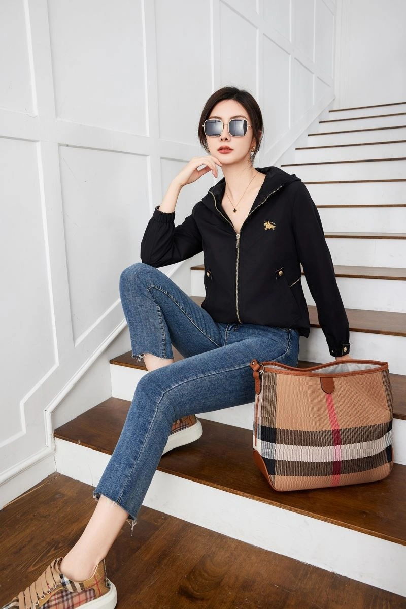 Supportive Burberry Outwear 104014