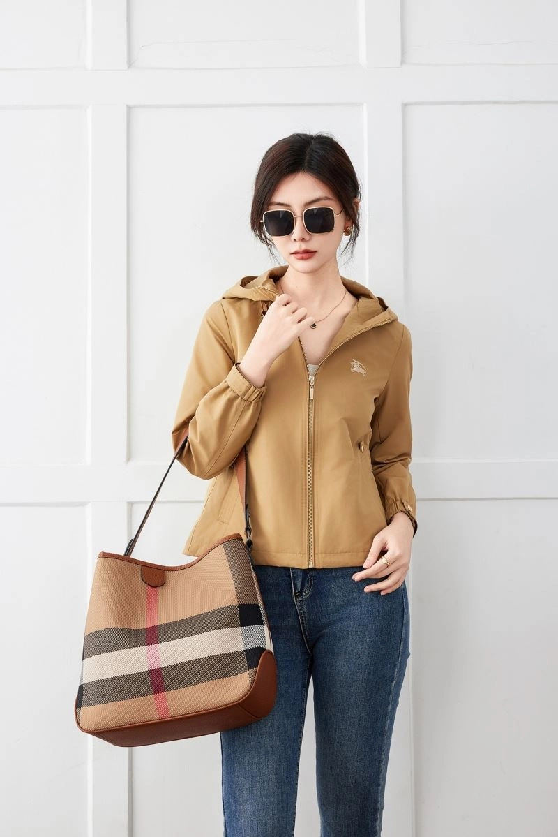 Bold Burberry Outwear 104012