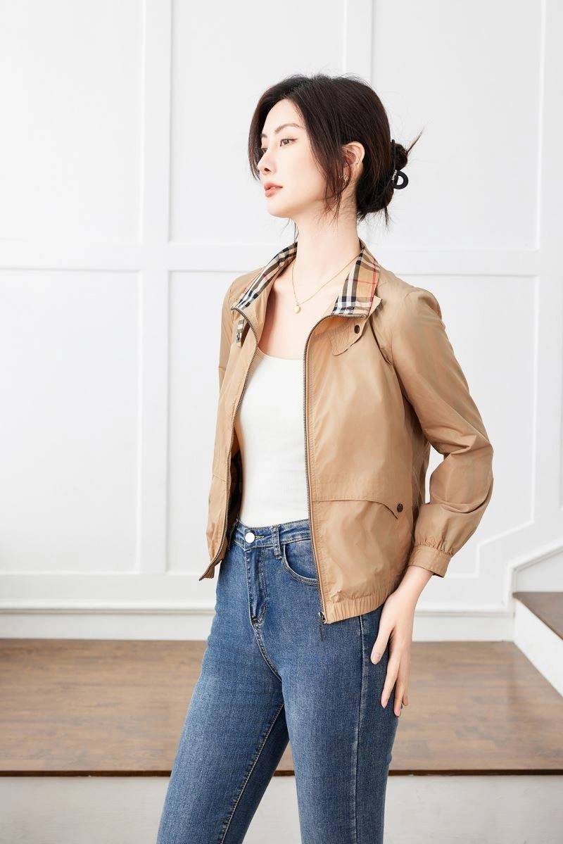 Lightweight Burberry Outwear 104019