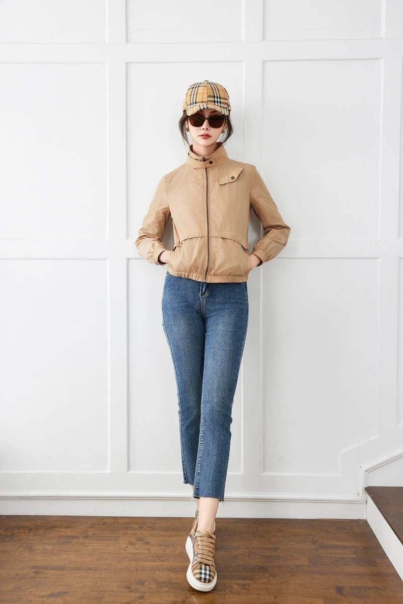 Lightweight Burberry Outwear 104019