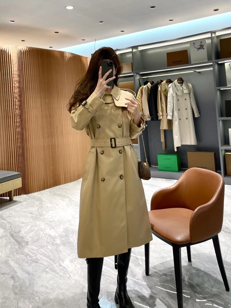 Snug Burberry Outwear 103980