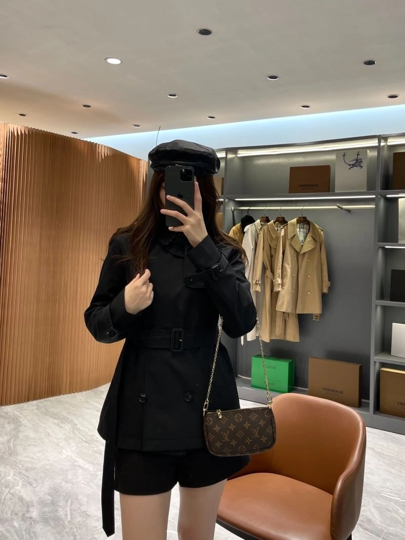 AllSeason Burberry Outwear 104017