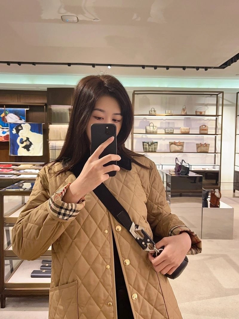 WaterResistant Burberry Outwear 103971
