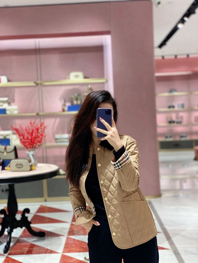 WaterResistant Burberry Outwear 103971