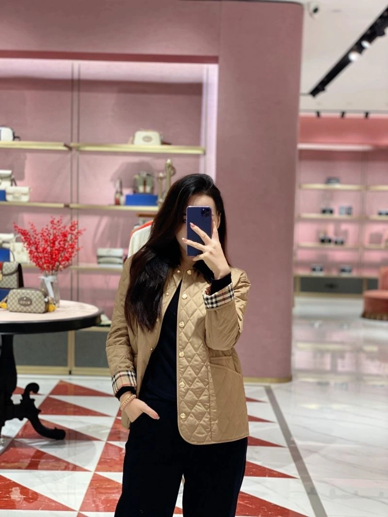 WaterResistant Burberry Outwear 103971