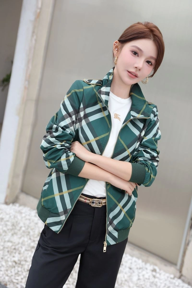 Sleek Burberry Outwear 103957