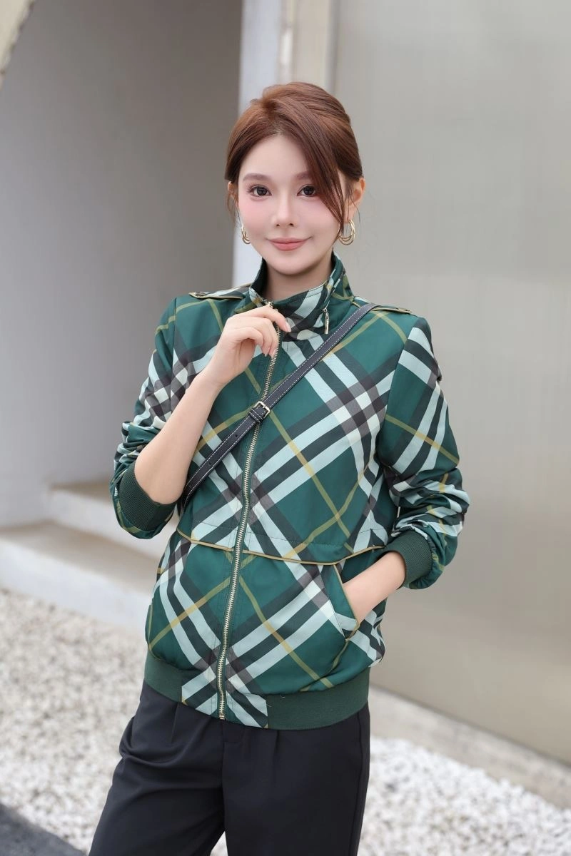 Sleek Burberry Outwear 103957