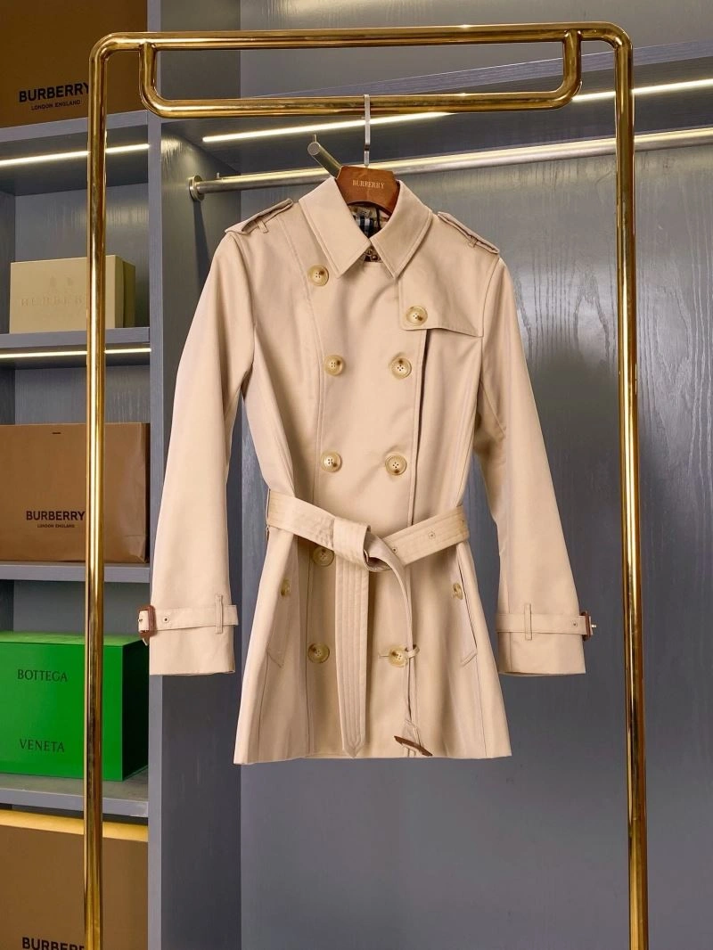Lightweight Burberry Outwear 103953