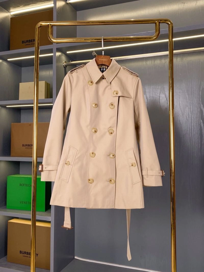 Lightweight Burberry Outwear 103953