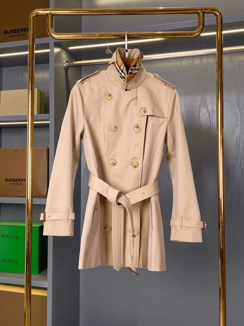 Lightweight Burberry Outwear 103953