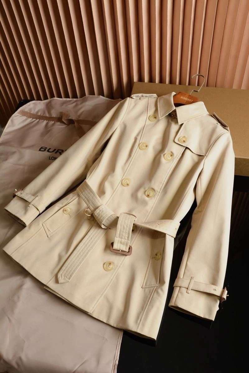 Lightweight Burberry Outwear 103953