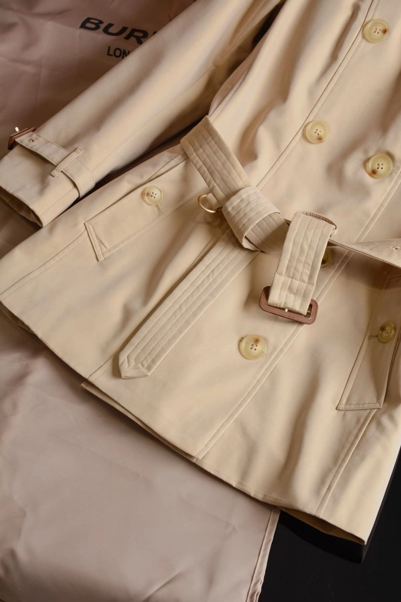 Lightweight Burberry Outwear 103953