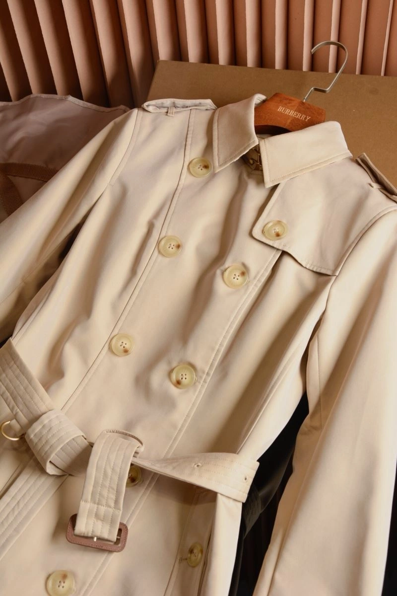 Lightweight Burberry Outwear 103953